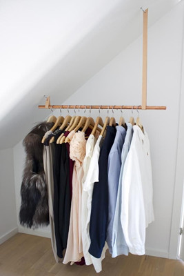 adaymag-8-storage-solutions-for-limited-closet-space-01_副本 角落收納
